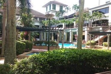 Nomadic Town Condo By Oyo Rooms