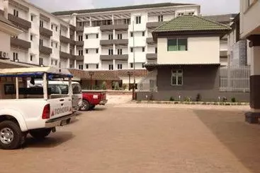 ホテル Golden Tulip Essential Benin City