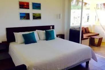 Me Hotel & Villas   Montañita Estates