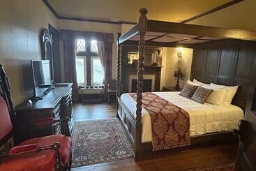 Hazeltine Boutique Hotel Bnb
