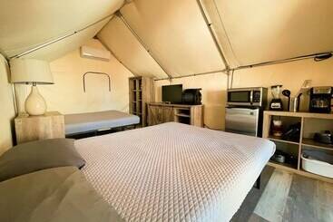 بيت ريفى Son S Rio Cibolo   Glamping Cabin H