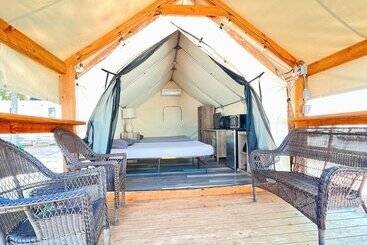 بيت ريفى Son S River Ranch Glamping Cabin 9