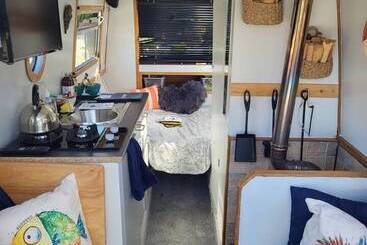 بيت ريفى Charming Baby Narrowboat Apsley Marina