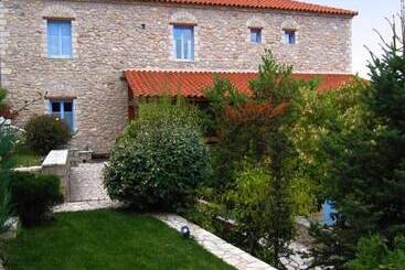 Hotelli Kiriaki Guesthouse & Suites