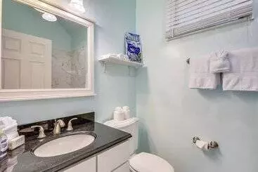 کلبه Ibis By Avantstay Close To Duval Street W/ Shared Pool Month Long Stays Only