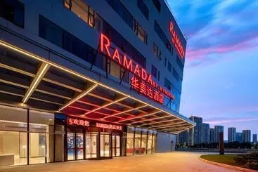 ホテル Ramada By Wyndham Huzhou Wuxing