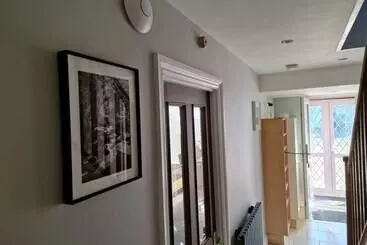 Majatalo Lopez Home Crawley