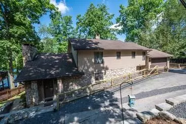 Mökkimajoitus Gone Fish Inn