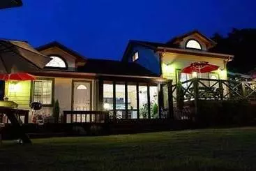 Pension On The Sea Shore In The Bosom Department Byeonsanbando