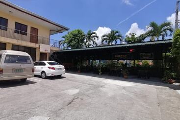 ホテル Oyo 879  Lauriens Budget  2