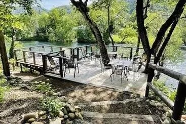 Motelli Riverfront Lodging