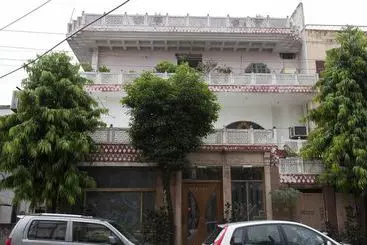 בית מלון כפרי Oyo Rooms Bani Park Shri Ram Marg