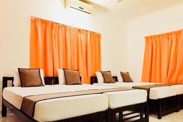 بنسيون Sim S Cottage