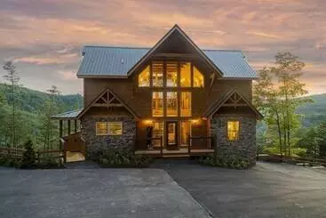 コテージ Big Bear Retreat   4 Bedrooms, 4.5 Baths, Sleeps 12 4 Cabin By Redawning
