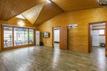 Cheongpyeonggyegok Bangju Pension