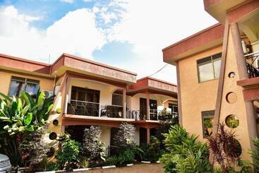 Four Vins Hotel & Apartments