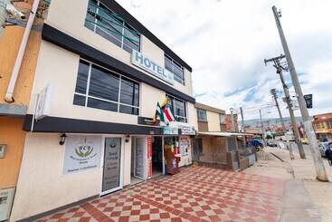 هتل Colonial El Bosque Dorado