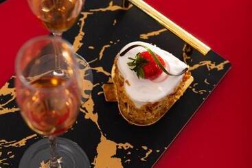 هتل Saint Sin Suites  Adults Only