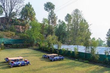 Hotel Goroomgo Bloom Homestay Cafe Almora