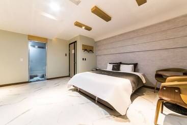 מוטל Goyang Luxe