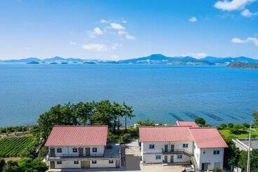 Yeosu Hi Mom Kids Family Pension Black