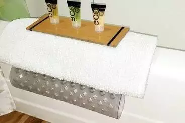 Mökkimajoitus The Design Apartment At Sanctuary Of The Swan Wellness Hotel Swan Rescue Farm