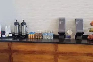 Hotelli The Royal Inn & Suites