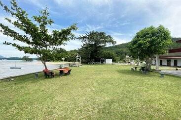 Pensjonat Oyo Home 90319 Ambong Bay Resthouse Homes