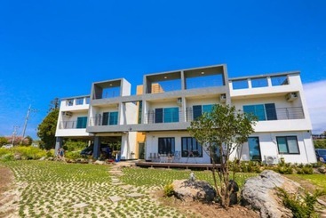 Seogwipo Gonmul Swimpang Pension