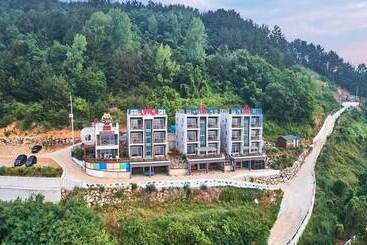 Yeongdeok Hyanguiteo Pension