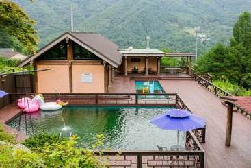 Youngwol Dudeokgol Hyu Pension