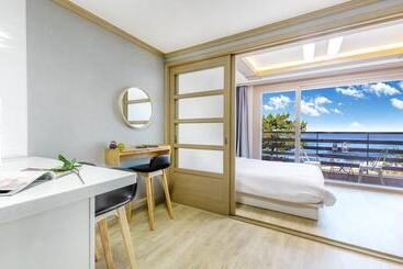 Yangyang Haettuneonchangmoon Pension