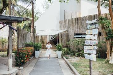 Hotel Dugong Village Green