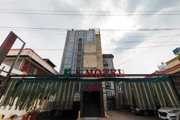Motel Cheongju King