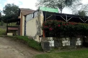 هتل Hudson S Sports Bar And Restaurant