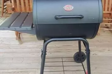 Mökkimajoitus Romantic, Pet Friendly Cabin With Private Hot Tub, Washer/dryer And Full Kitchen Studio Cabin By Red