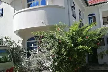 Salhiya Lodge   Hostel