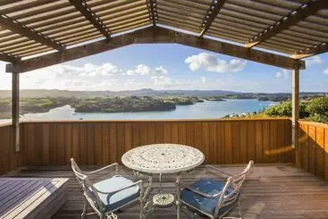 Bed and Breakfast Sandspit Lodge