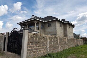 Maggys Airport Guest House Hostel