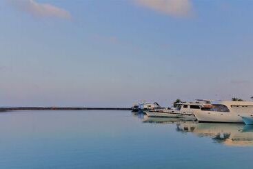 پانسیون Explore Island Inn