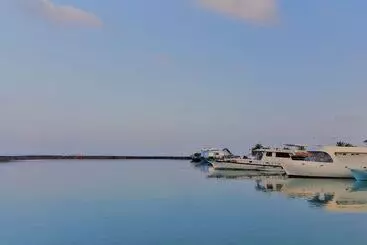 پانسیون Explore Island Inn