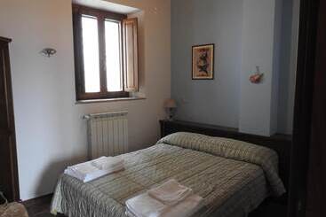 مبيت وإفطار Locanda Il Falco Nero