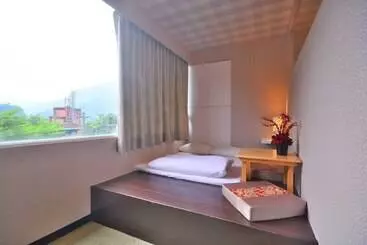 هتل Courier Station