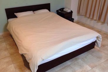 בית מלון כפרי Hirakata Crystal