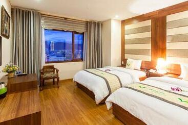 Moonlight Hotel Suites & Spa Vip   High Floor, The Best View In The City Center, Dragon Bridge View