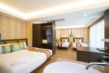 Phi Phi Nice Beach Hotel Hip