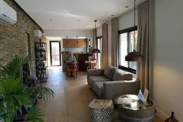 Pizzorno Lodge & Wine