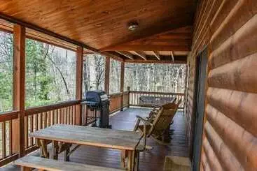 Mökkimajoitus Wolf`s Den