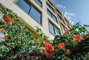 The Ray Hotel And Studios