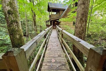Сельский дом Streamsong Secluded Creek View Cabin With Hot Tub And Pool Table By Redawning